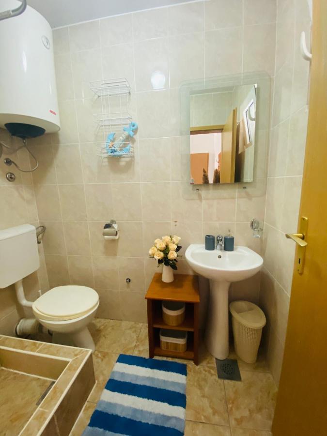 Miomir Perazic Apartments Petrovac Bagian luar foto
