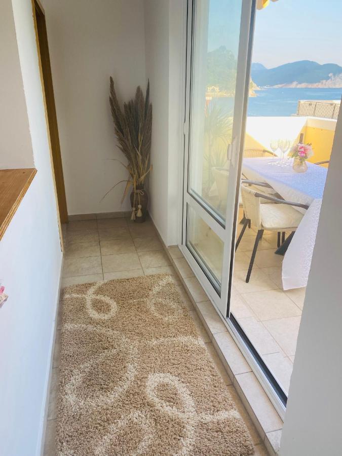 Miomir Perazic Apartments Petrovac Bagian luar foto