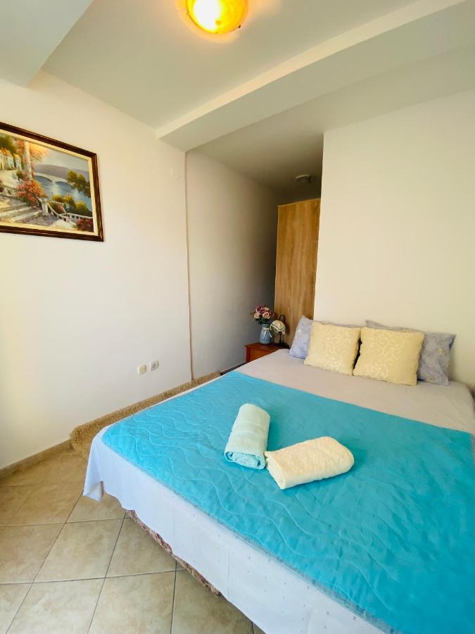 Miomir Perazic Apartments Petrovac Bagian luar foto