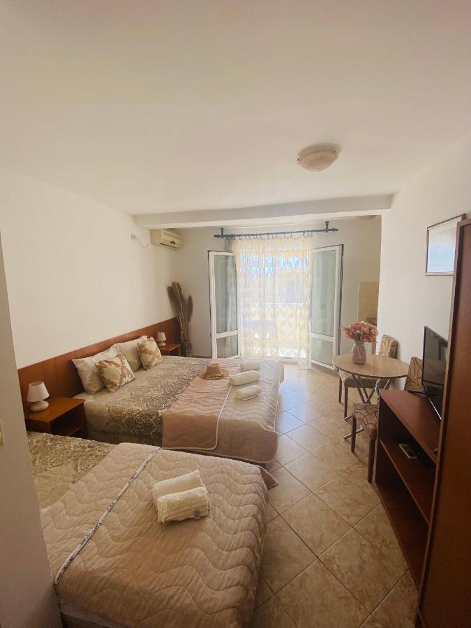 Miomir Perazic Apartments Petrovac Bagian luar foto