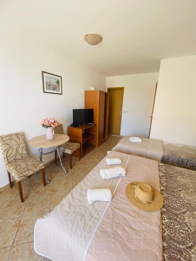 Miomir Perazic Apartments Petrovac Bagian luar foto