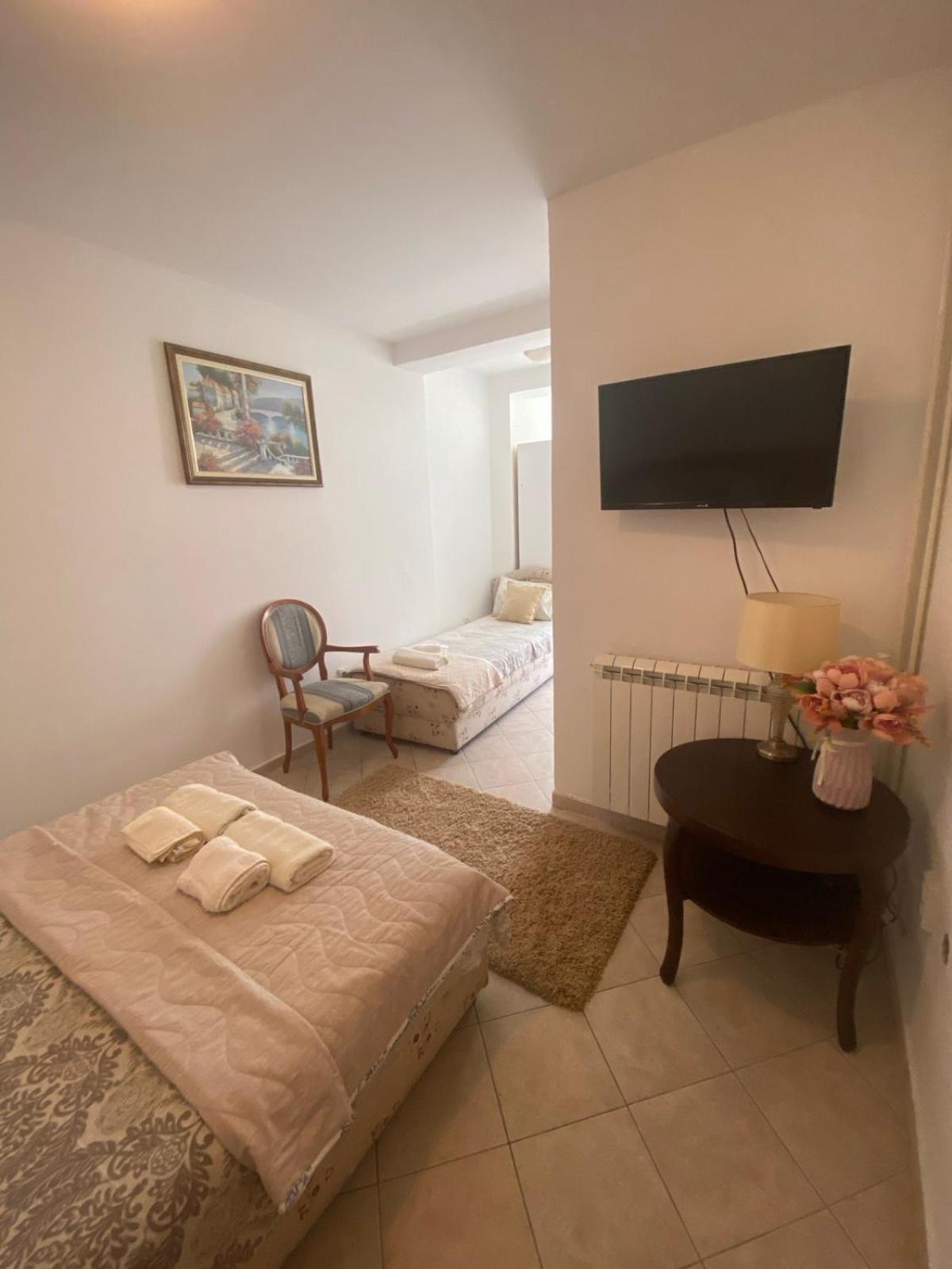 Miomir Perazic Apartments Petrovac Bagian luar foto
