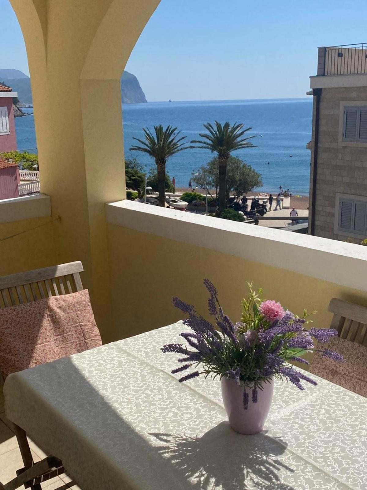 Miomir Perazic Apartments Petrovac Bagian luar foto