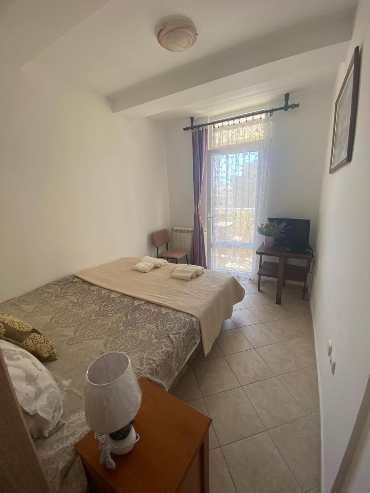 Miomir Perazic Apartments Petrovac Bagian luar foto