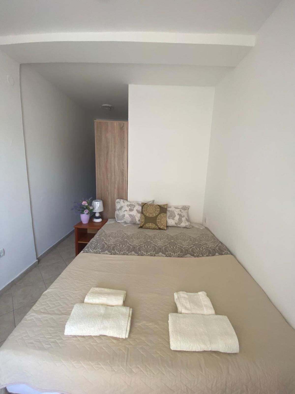 Miomir Perazic Apartments Petrovac Bagian luar foto