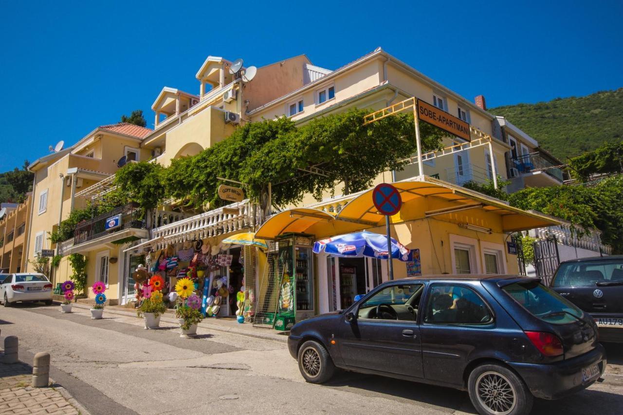 Miomir Perazic Apartments Petrovac Bagian luar foto